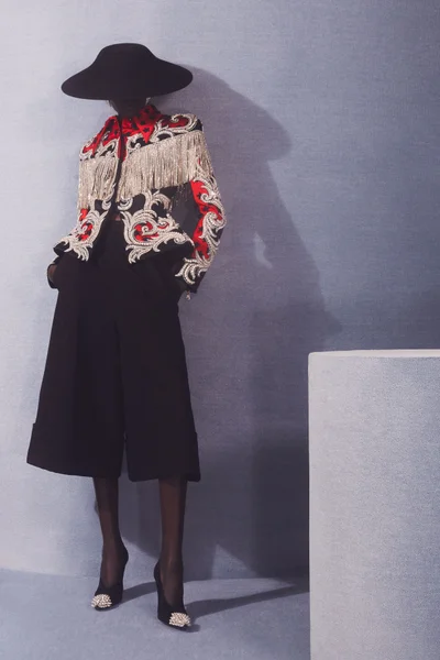 Look 11